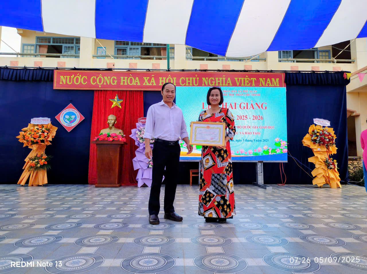 Khen Thưởng Tập Thể