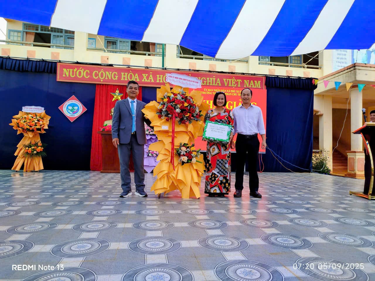 Z6978469011125 85be2e3f3d98ce5c8a200a60c3b87365